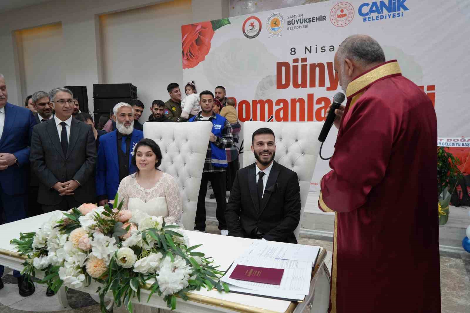 romanlara-toplu-dugun-15-roman-cift-dusman-catlatti