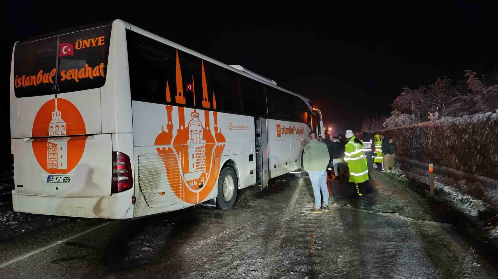 samsun-ankara-yolunda-otobus-ile-tir-carpisti-5-yarali