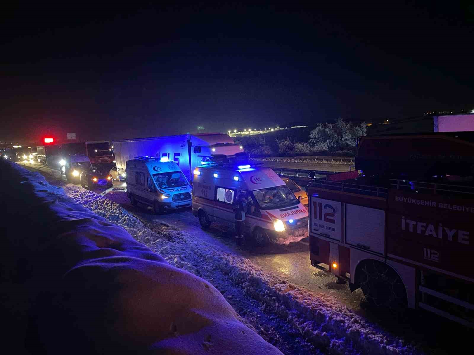 samsun-ankara-yolunda-otobus-ile-tir-carpisti-5-yarali