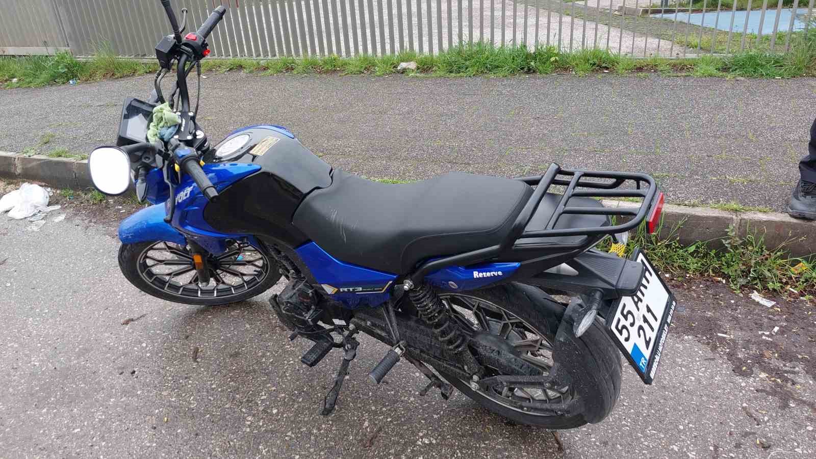 samsunda-motosiklet-ile-otomobil-carpisti-1-yarali