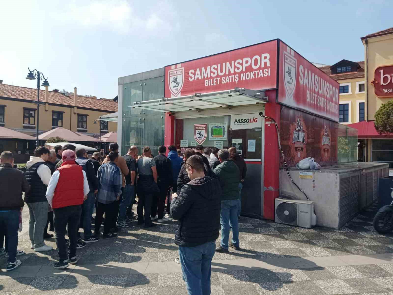 samsunsporlu-taraftarlardan-galatasaray-macina-yogun-ilgi
