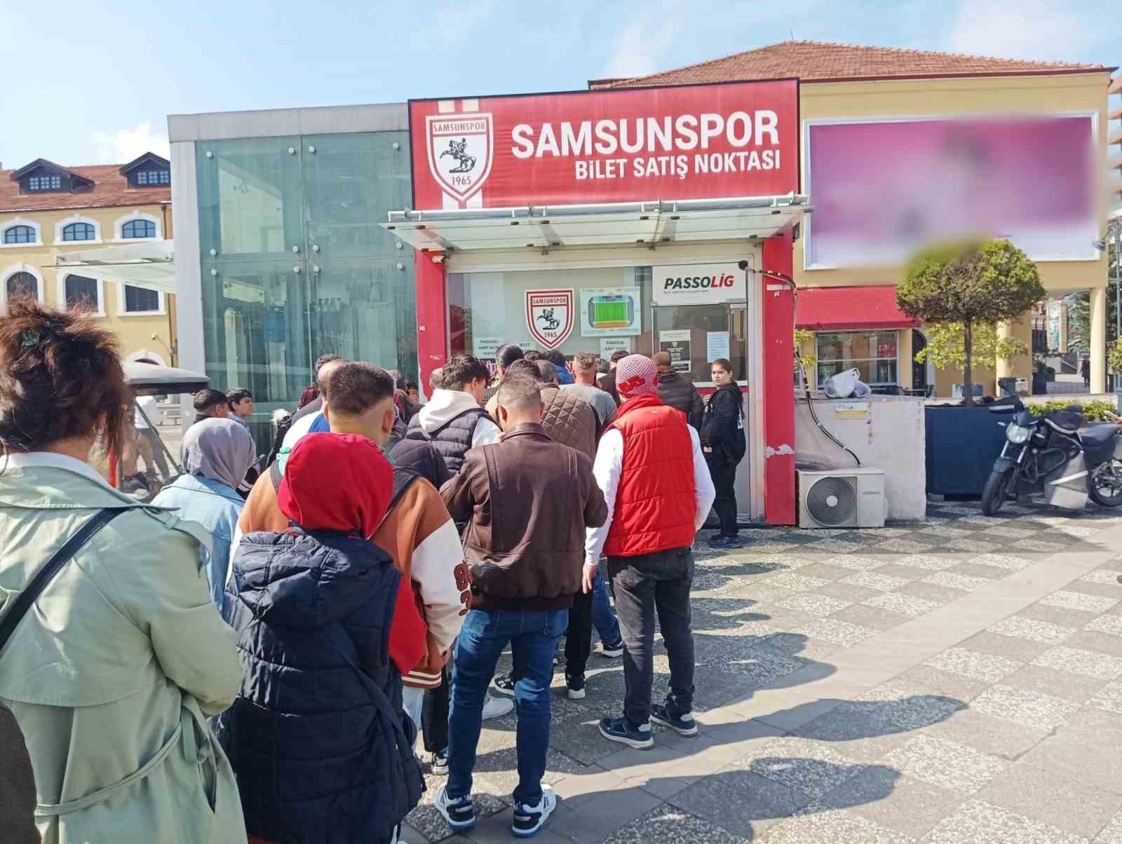 samsunsporlu-taraftarlardan-galatasaray-macina-yogun-ilgi