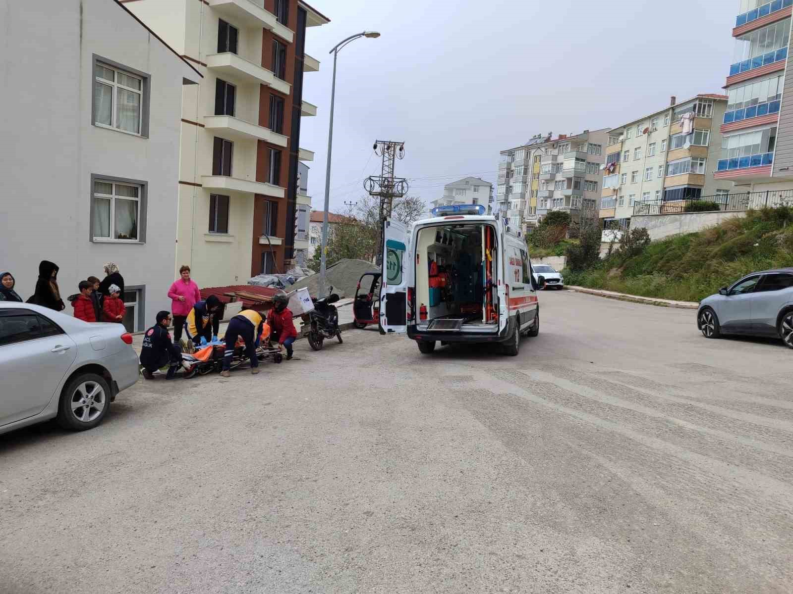 sinopta-3-tekerlekli-motosiklet-devrildi-2-yarali