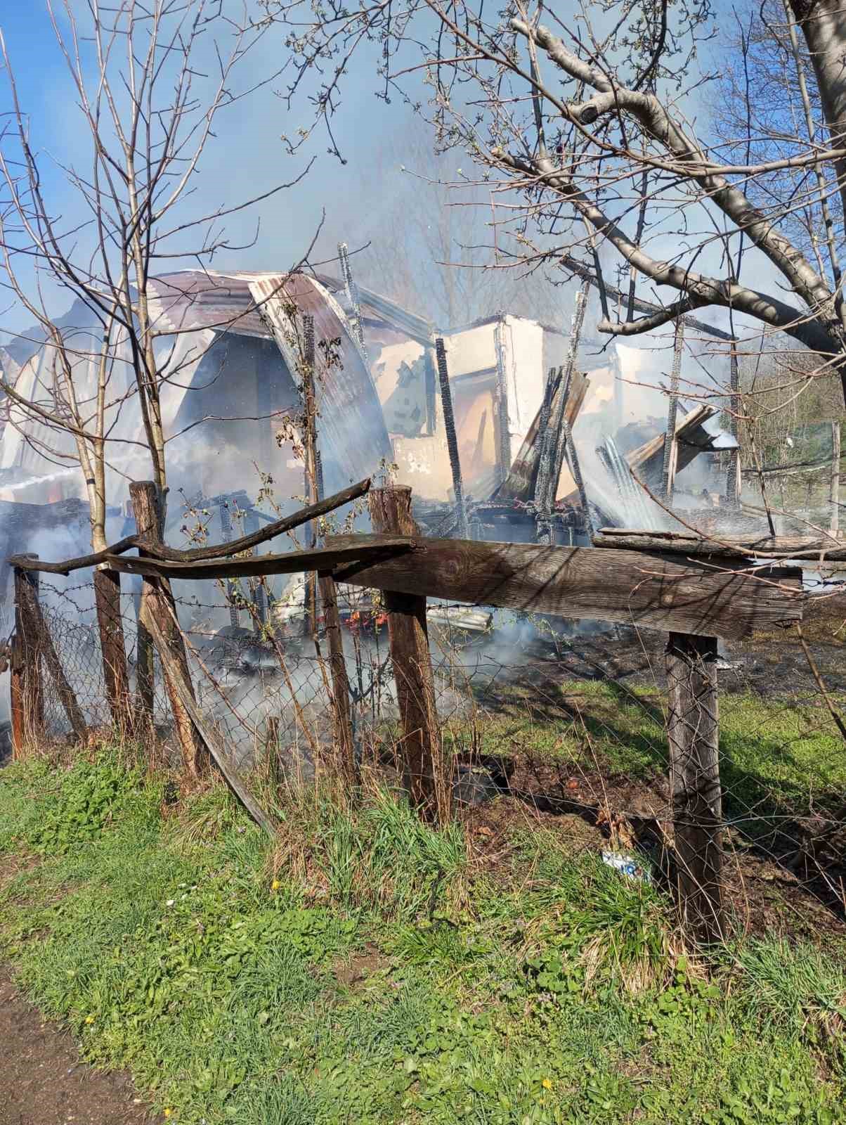 sobadan-cikan-yangin-evi-kule-cevirdi