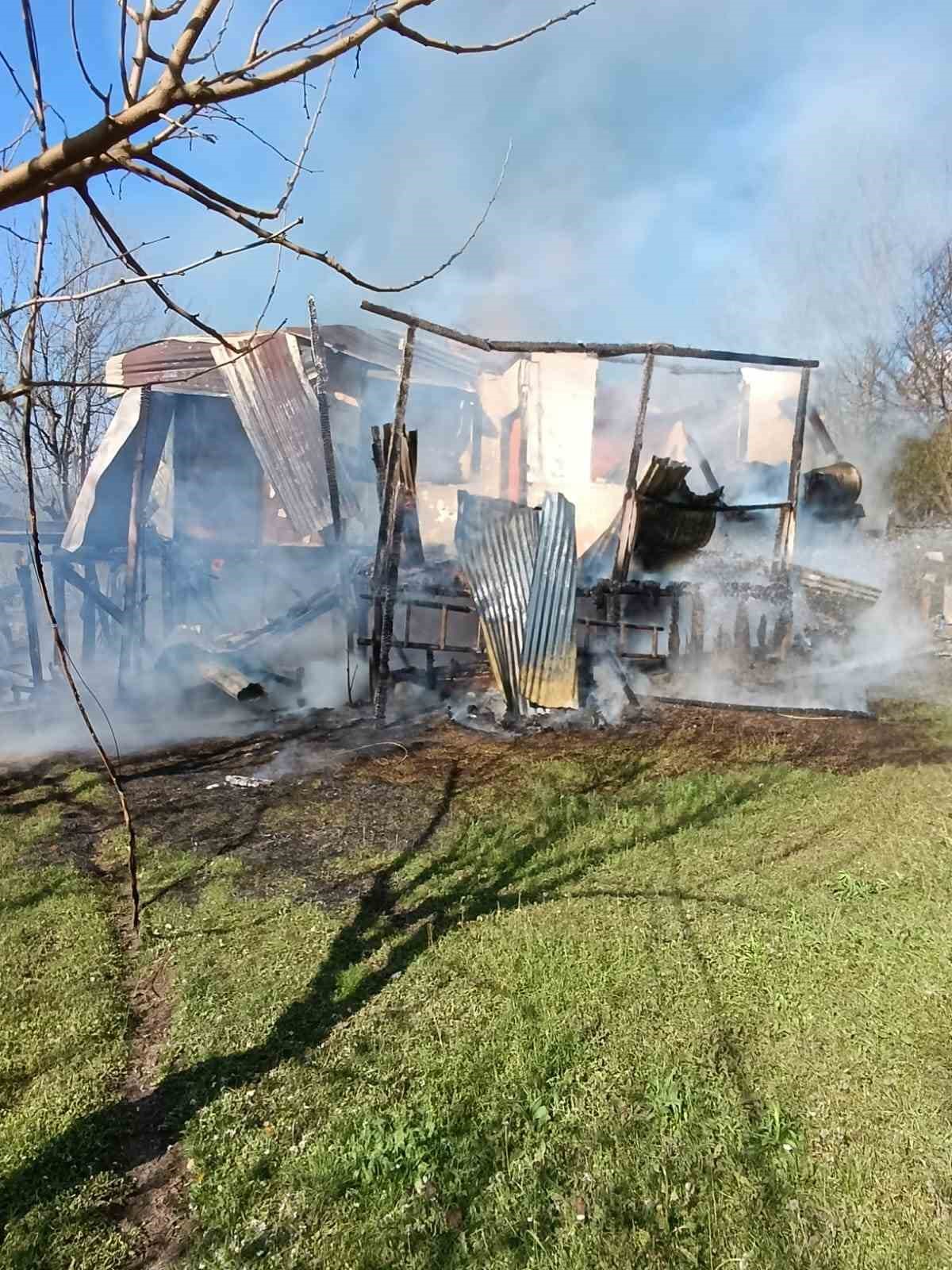 sobadan-cikan-yangin-evi-kule-cevirdi