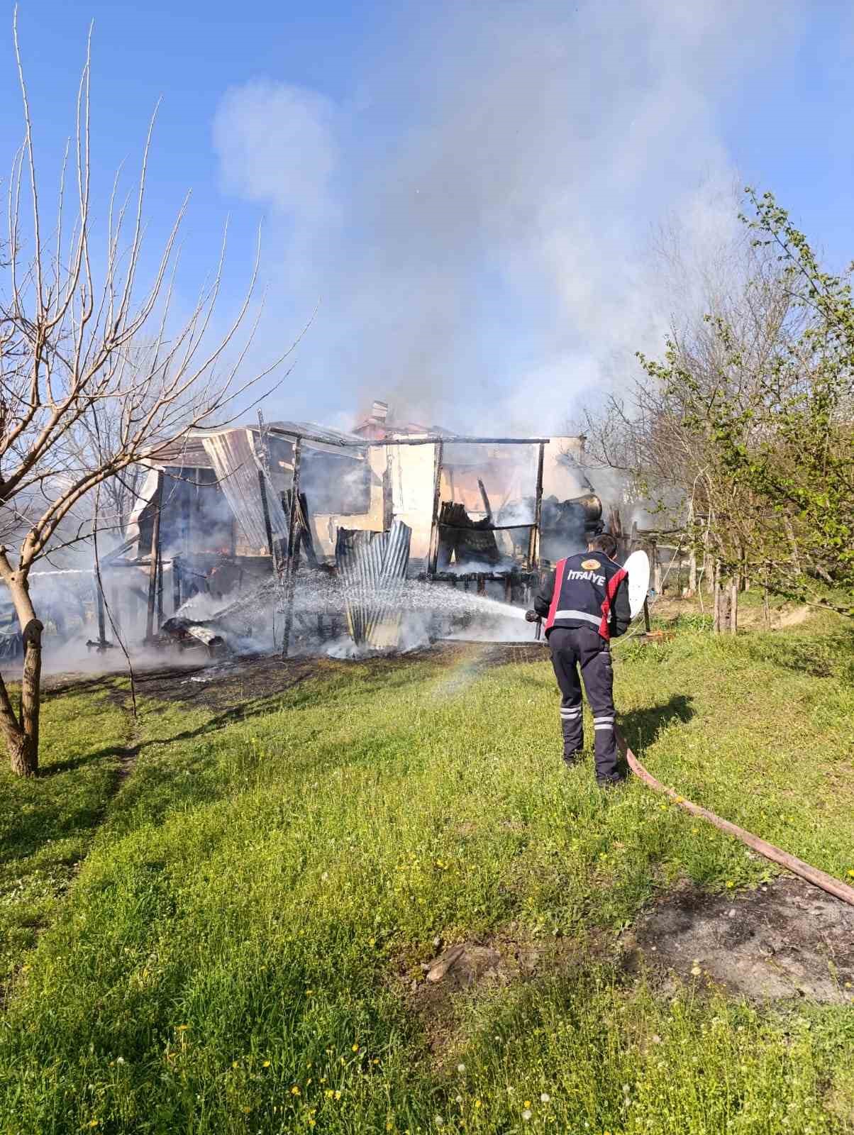 sobadan-cikan-yangin-evi-kule-cevirdi