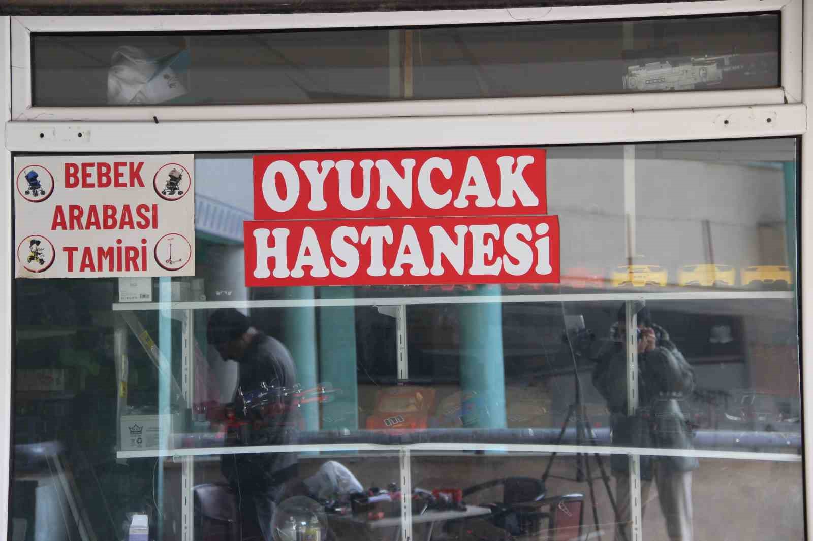 soforlugu-birakti-10-yildir-oyuncak-tamir-ediyor