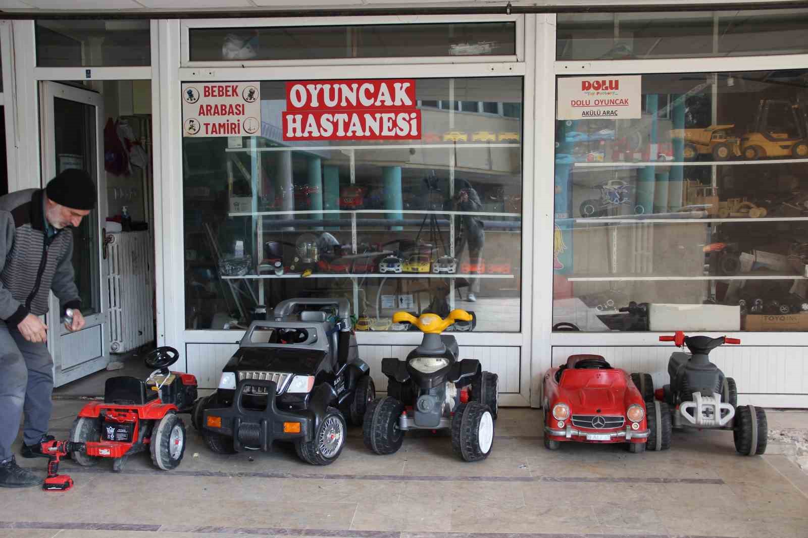 soforlugu-birakti-10-yildir-oyuncak-tamir-ediyor