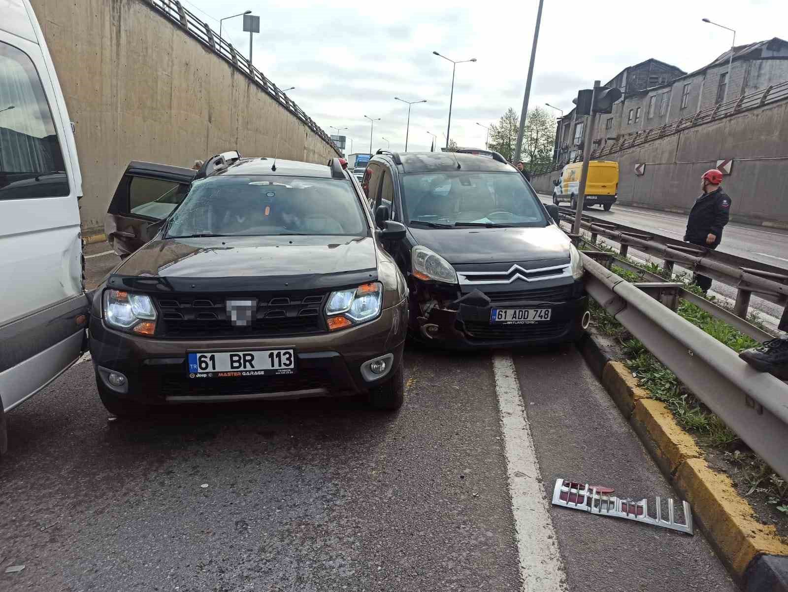 trabzonda-25-arac-birbirine-girdi-12-yarali