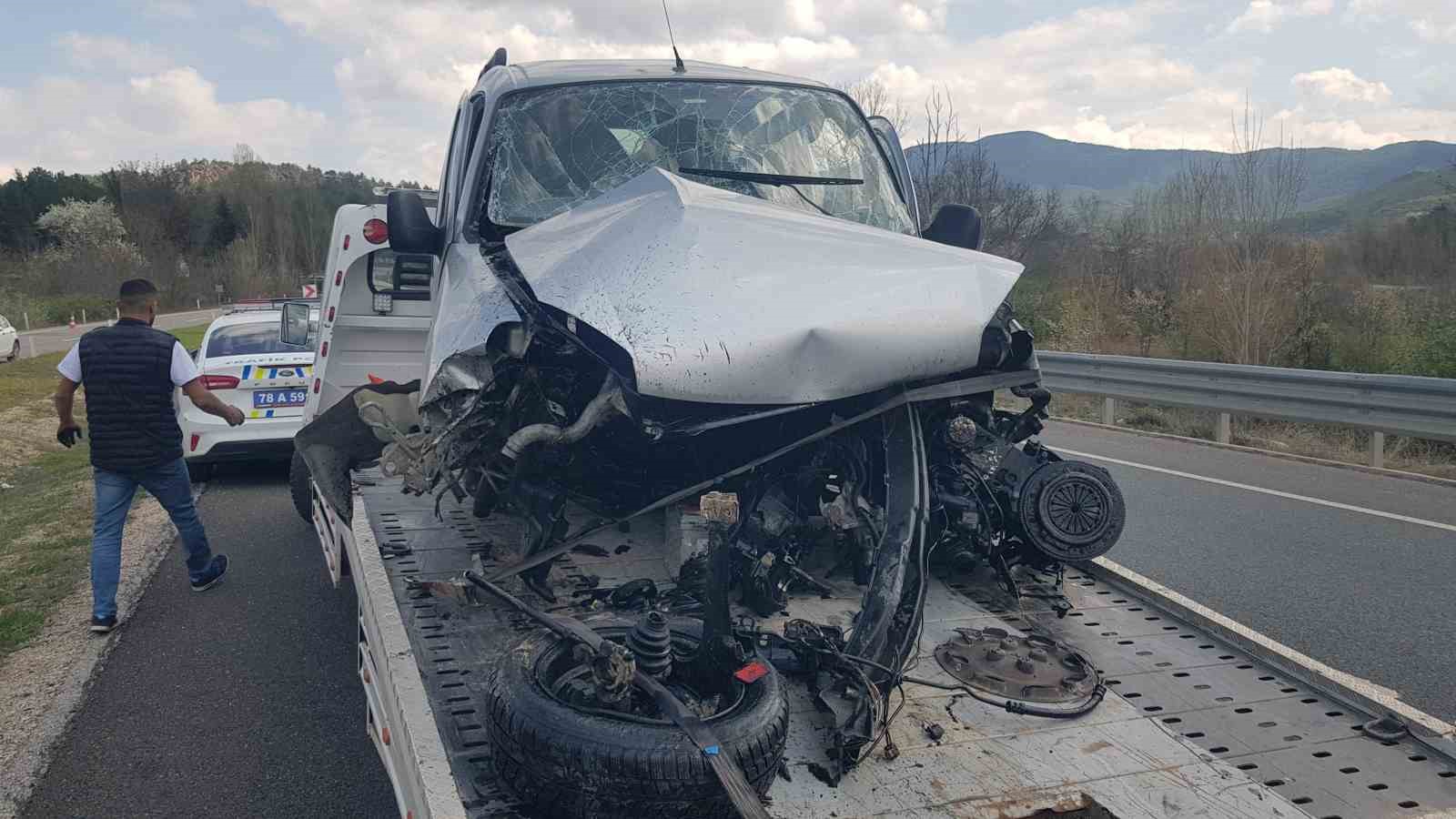 trafik-kazalarinda-3-kisi-yaralandi