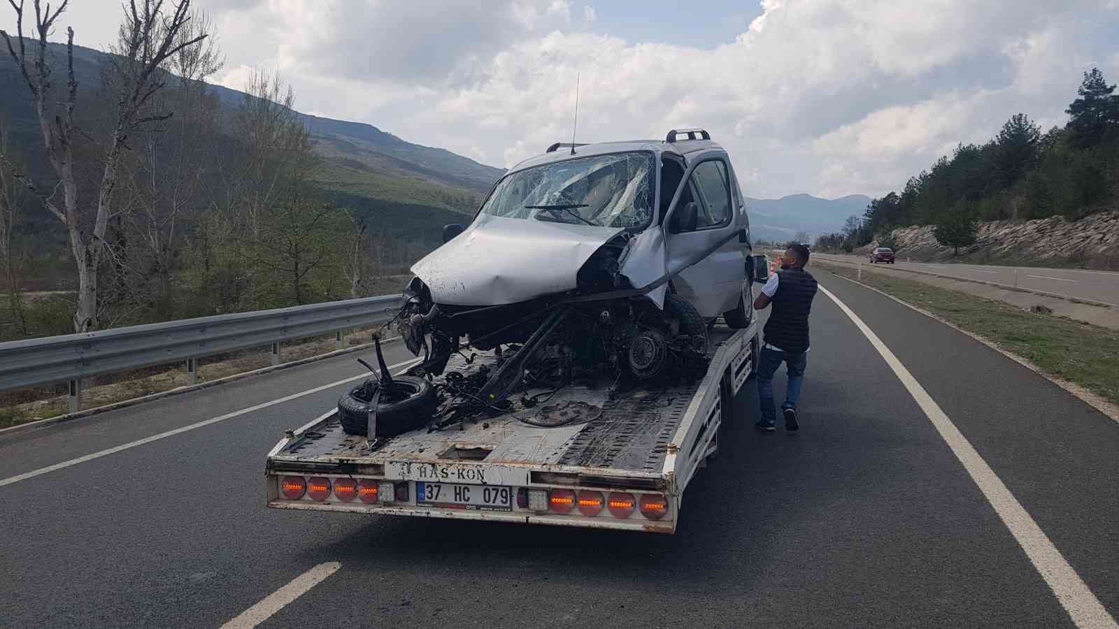 trafik-kazalarinda-3-kisi-yaralandi