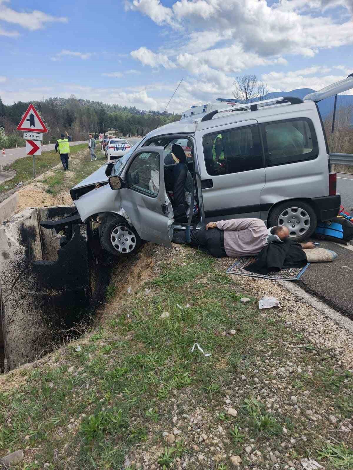trafik-kazalarinda-3-kisi-yaralandi