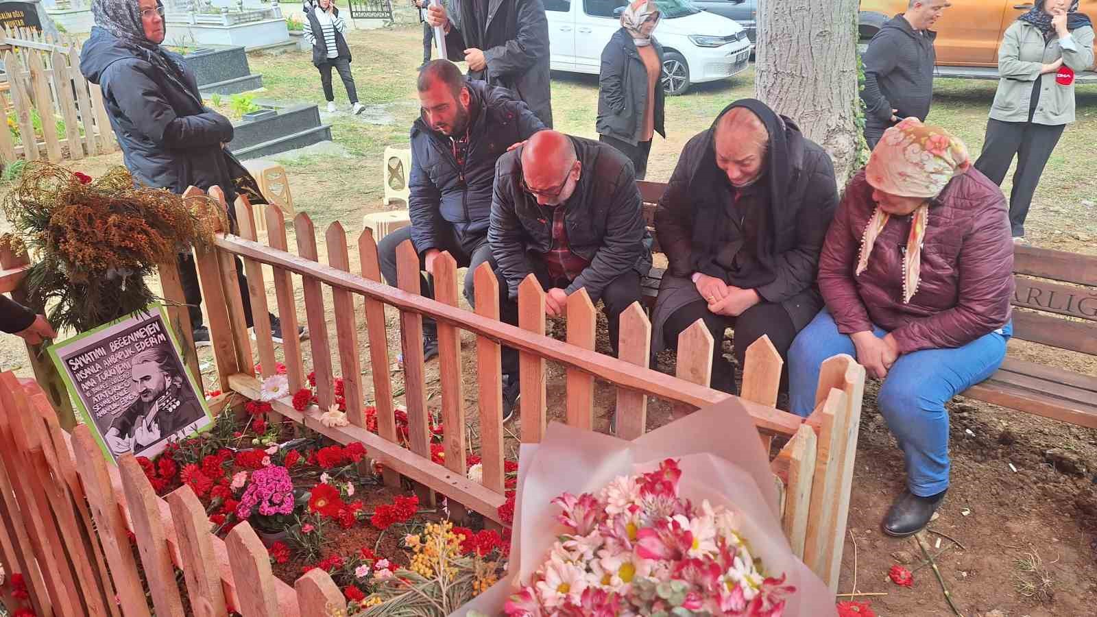 unlu-sanatci-volkan-konaki-sevenleri-yalniz-birakmiyor