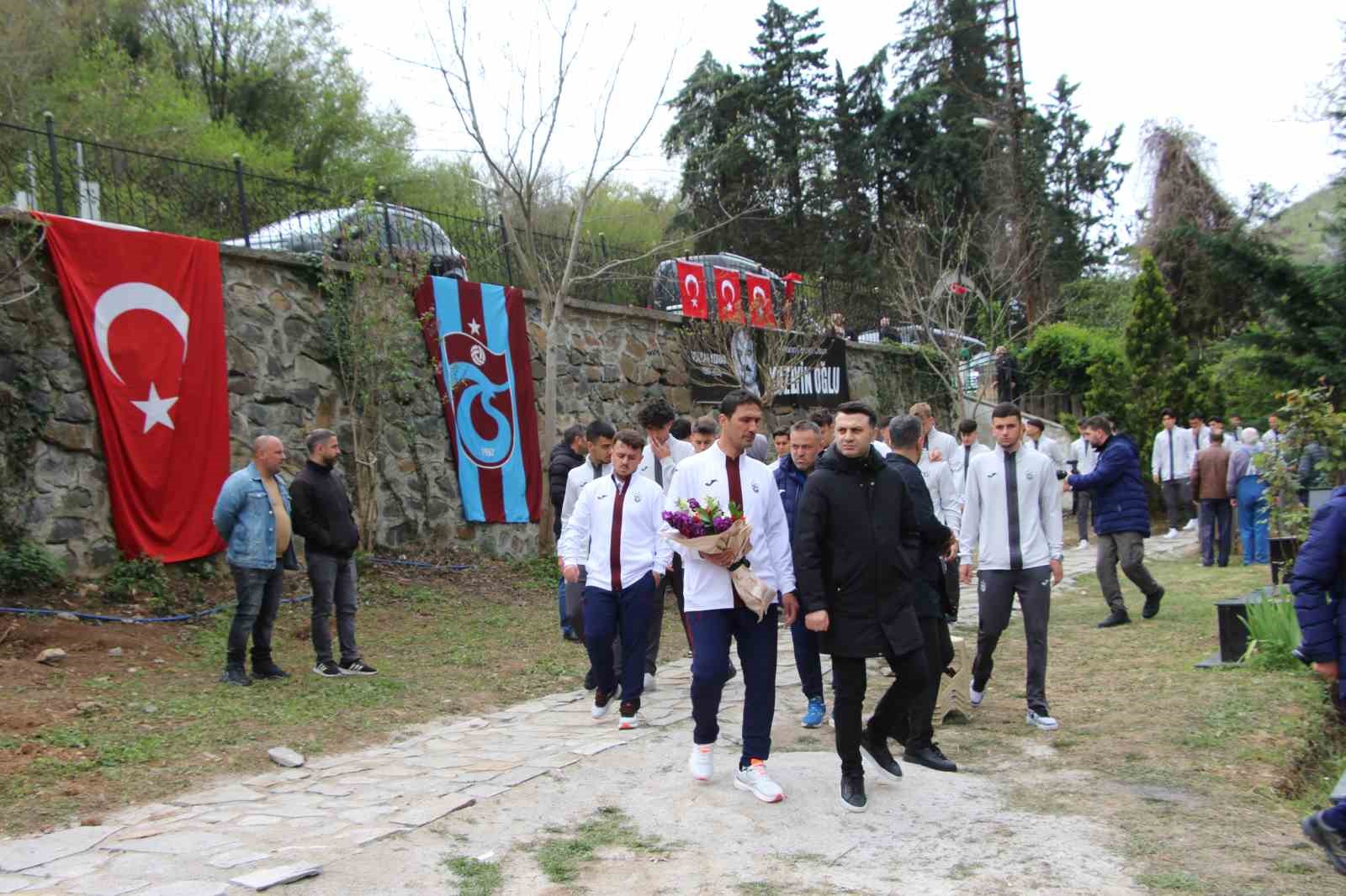 unlu-sanatci-volkan-konaki-sevenleri-yalniz-birakmiyor