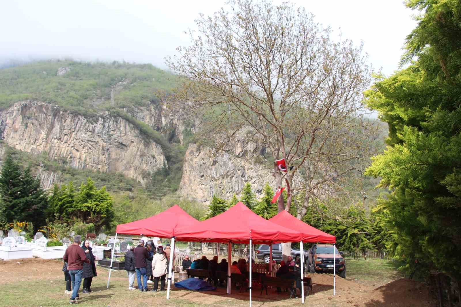 unlu-sanatci-volkan-konaki-sevenleri-yalniz-birakmiyor