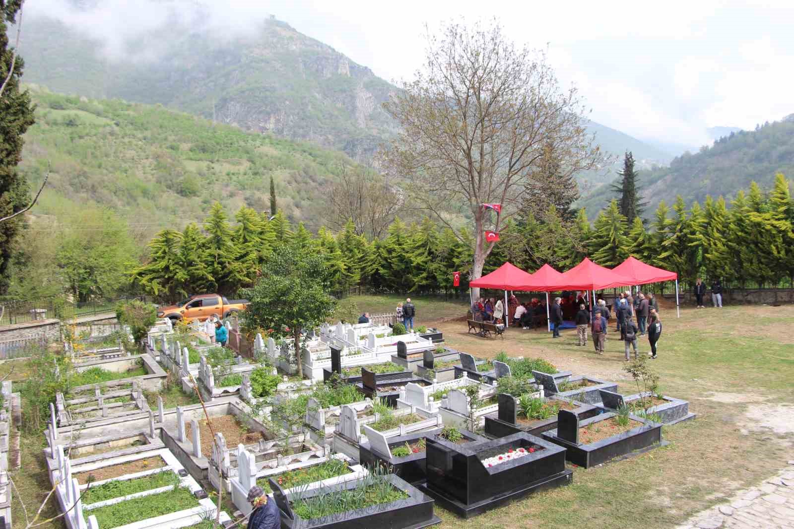 unlu-sanatci-volkan-konaki-sevenleri-yalniz-birakmiyor