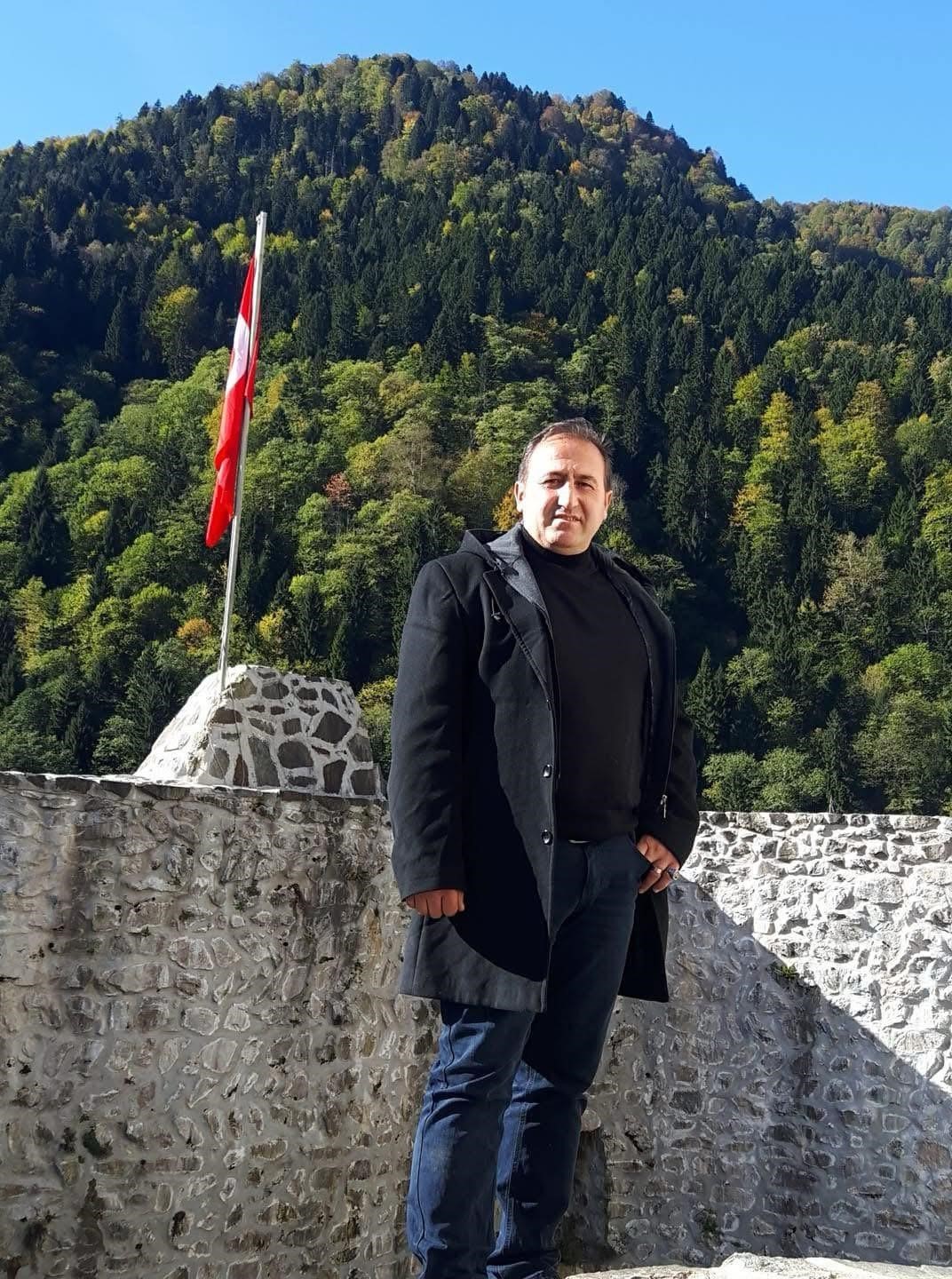 uzerine-agac-devrildi-hayatini-kaybetti