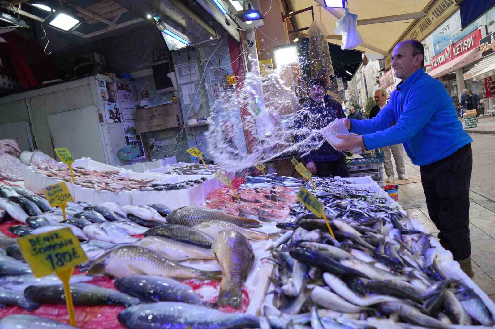 vira-bismillahtan-vedaya-sezonun-son-baliklari-tezgahlarda