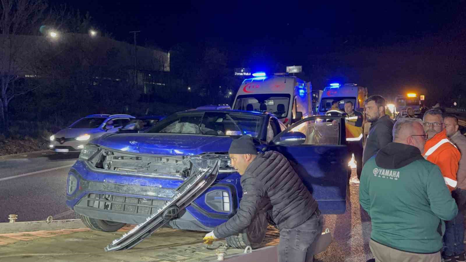 yarali-surucu-ozel-esyasi-icin-ambulanstan-indi