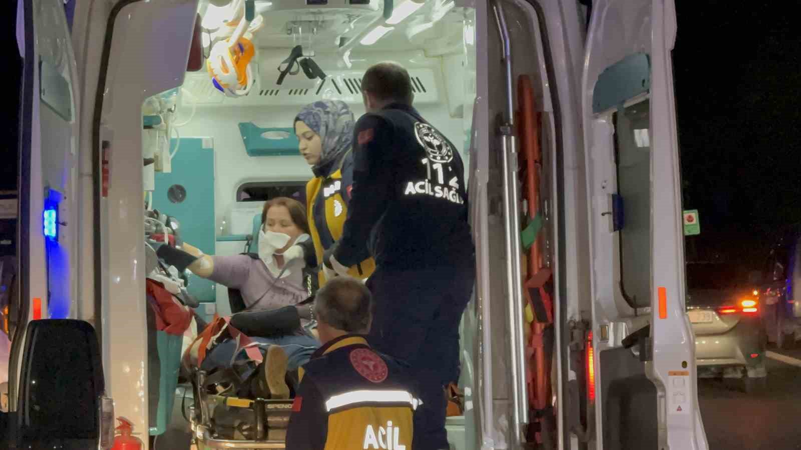 yarali-surucu-ozel-esyasi-icin-ambulanstan-indi