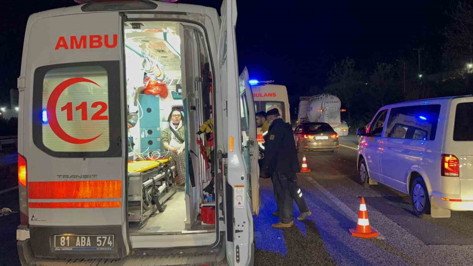 yarali-surucu-ozel-esyasi-icin-ambulanstan-indi