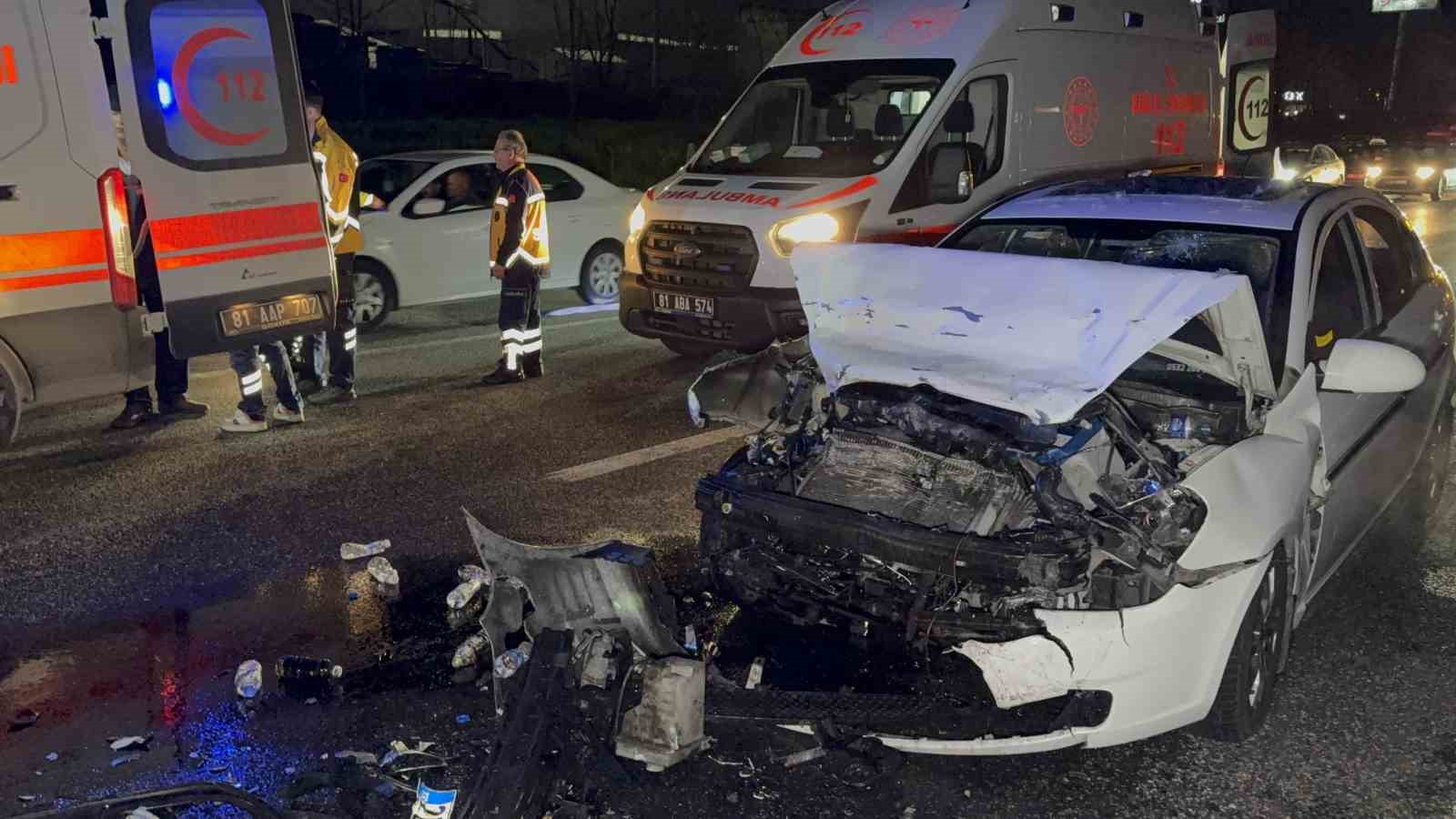 yarali-surucu-ozel-esyasi-icin-ambulanstan-indi