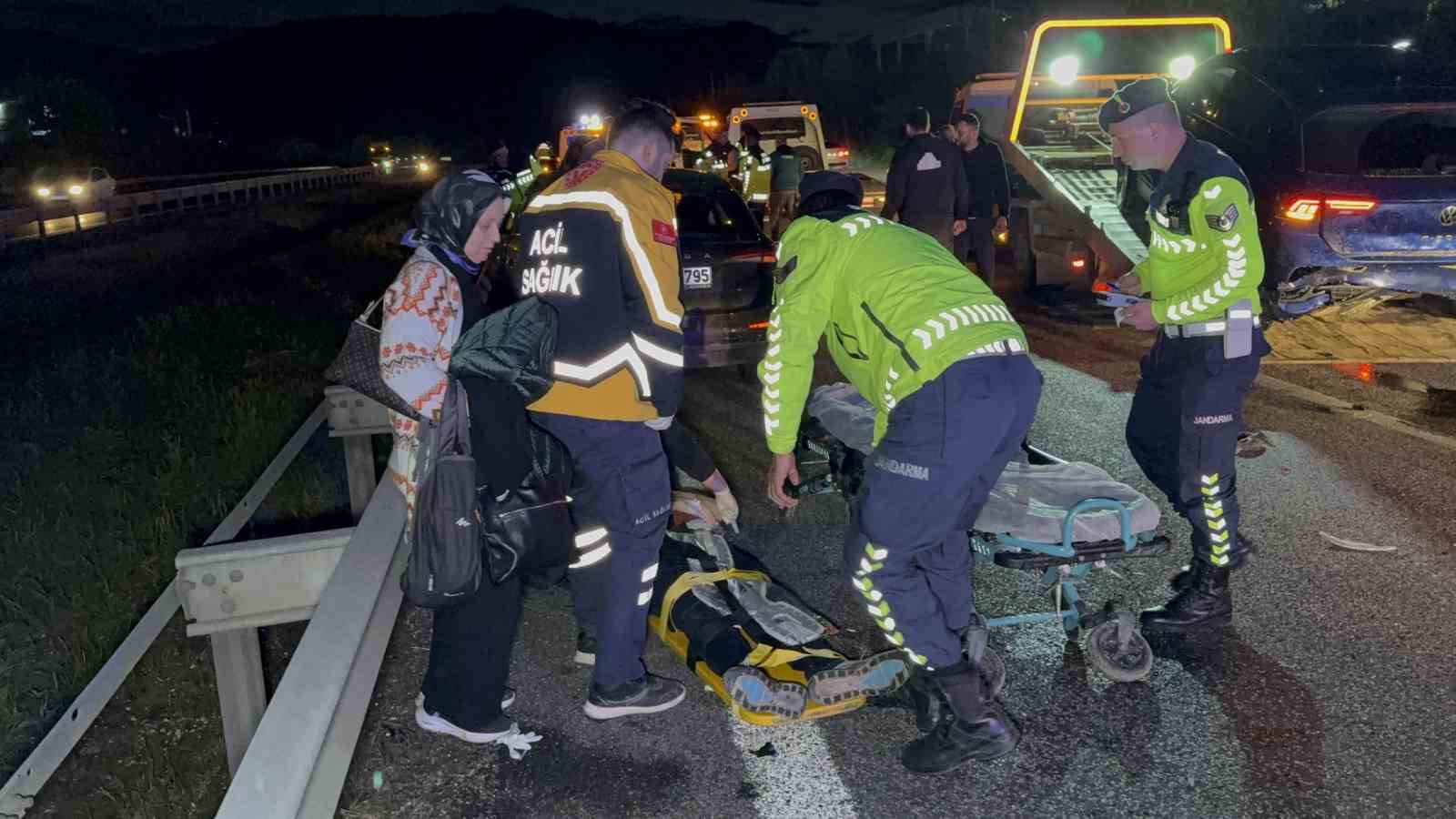 yarali-surucu-ozel-esyasi-icin-ambulanstan-indi