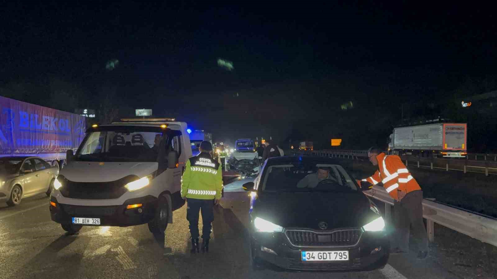 yarali-surucu-ozel-esyasi-icin-ambulanstan-indi