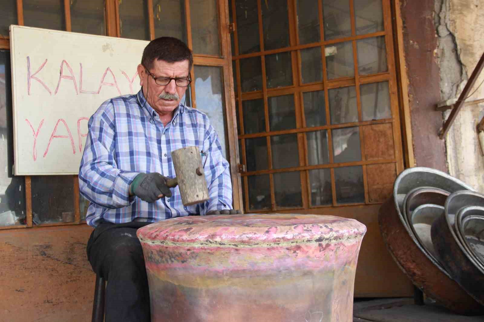 yarim-asirdan-fazla-suredir-cekiciyle-bakira-sekil-veriyor