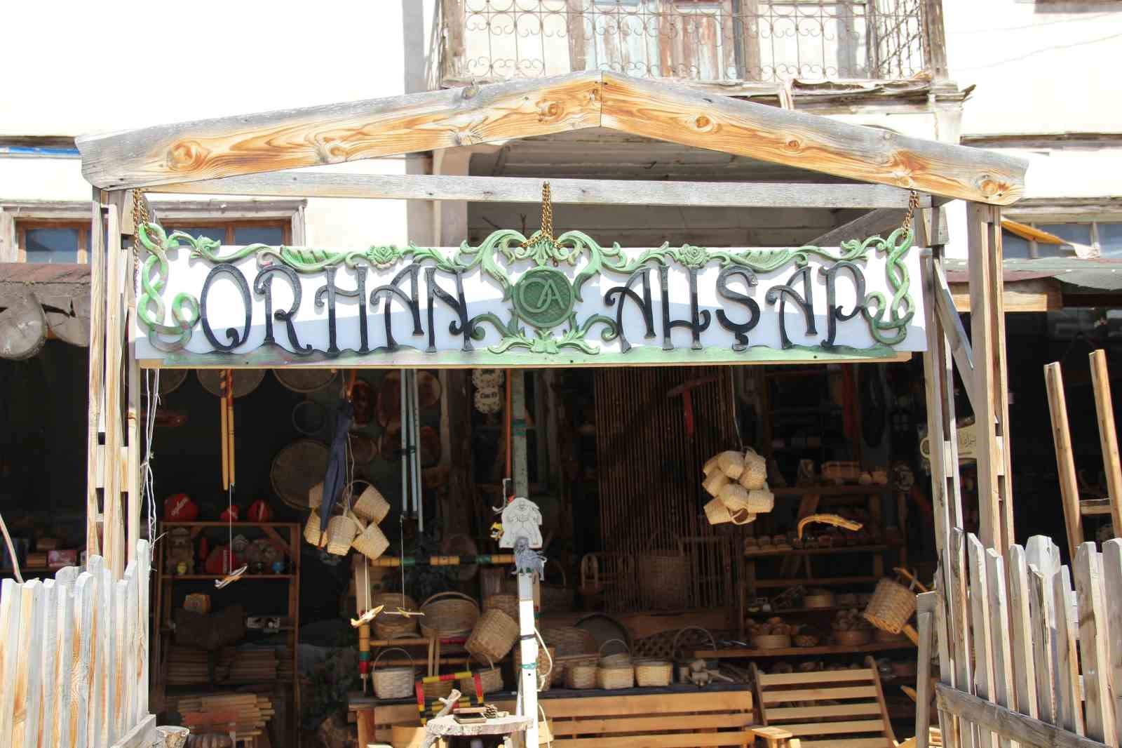 yillar-sonra-baba-meslegine-donen-usta-ahsabi-sanata-donusturuyor