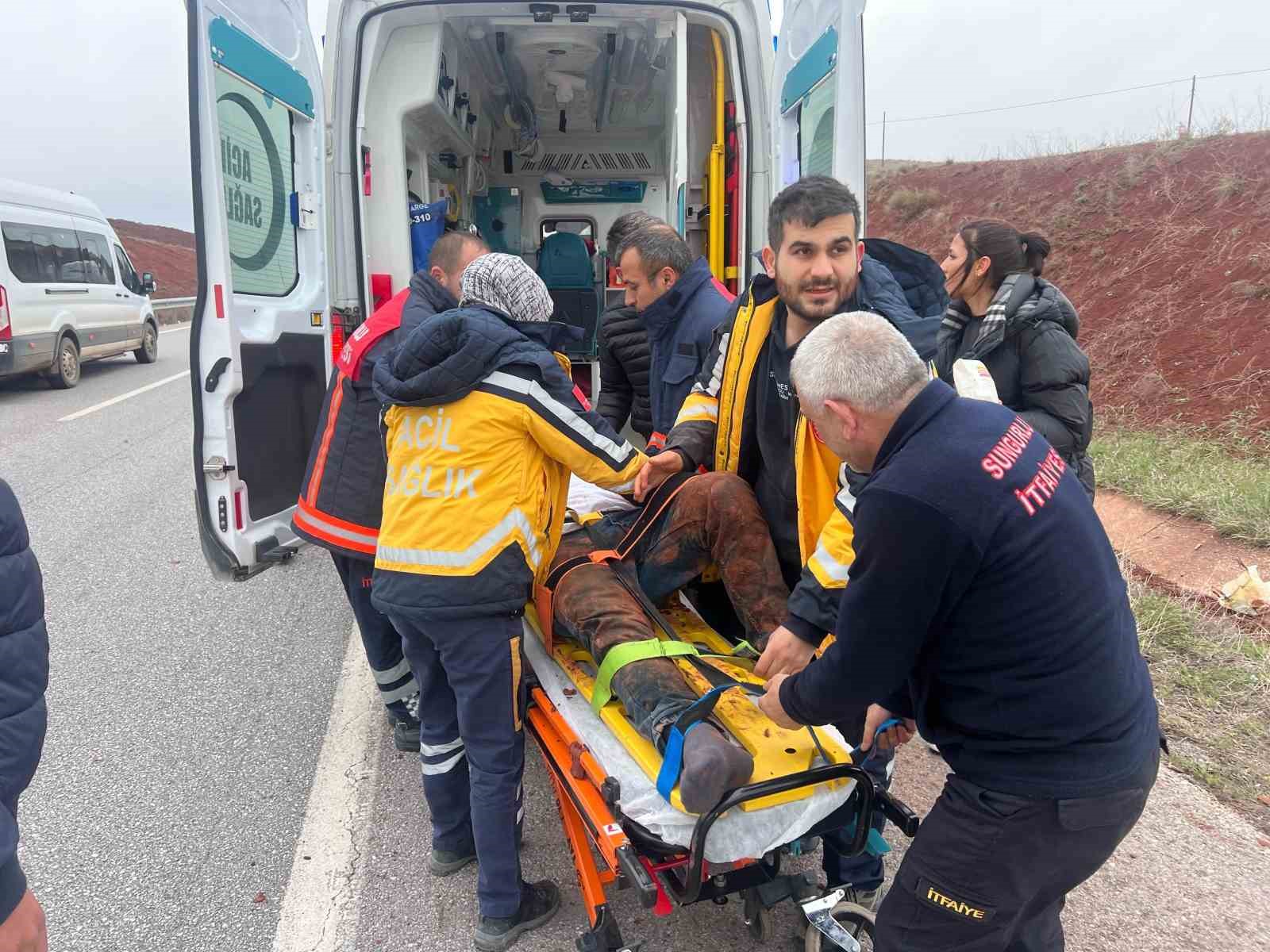 yoldan-cikan-otomobil-takla-atti-4-yarali