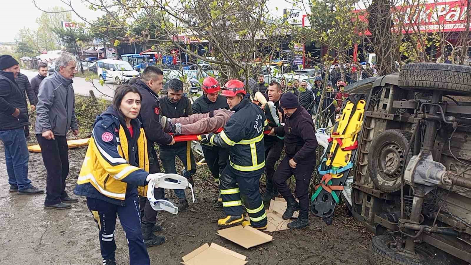 zonguldakta-ambulans-ile-otomobil-carpisti-6-yarali