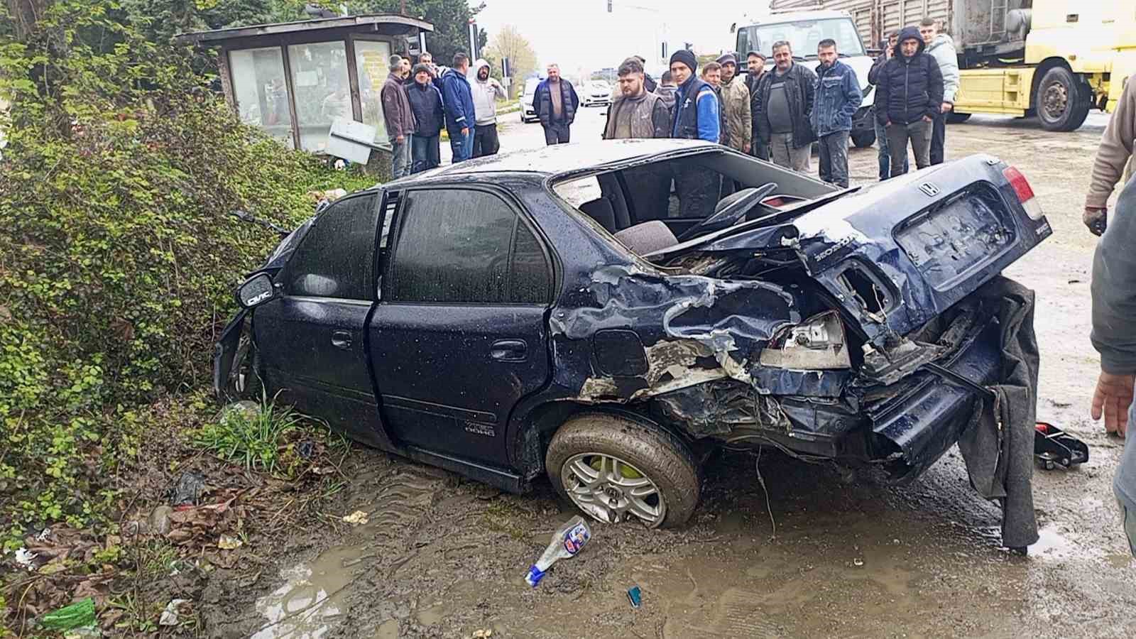 zonguldakta-ambulans-ile-otomobil-carpisti-6-yarali
