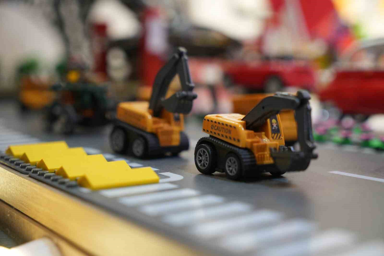 17-yilda-3-milyon-tllik-lego-ve-model-araba-koleksiyonu-olusturdu-hedefi-muze-acmak
