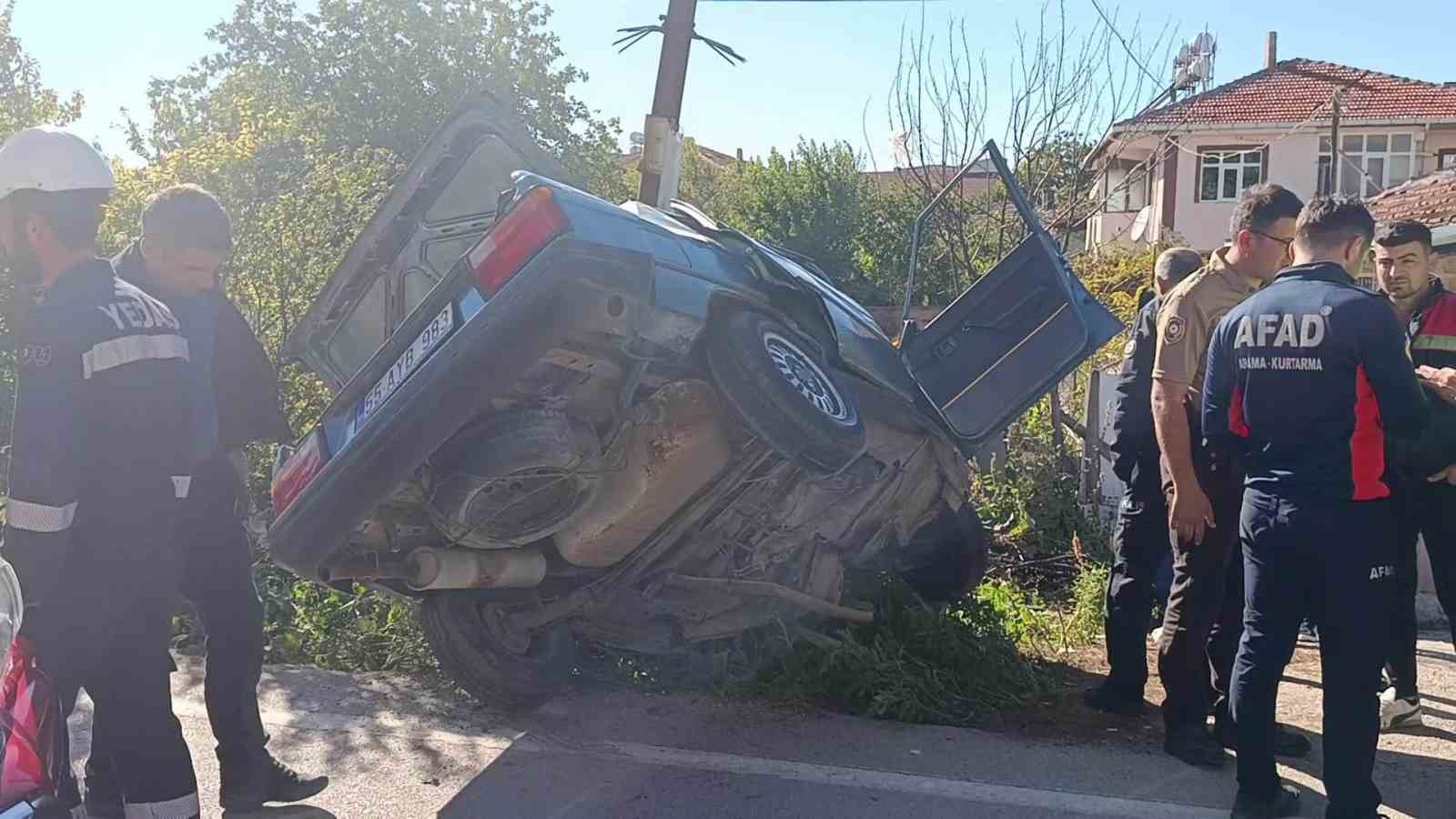 amasyada-direge-carpan-otomobil-ikiye-ayrildi-2-yarali