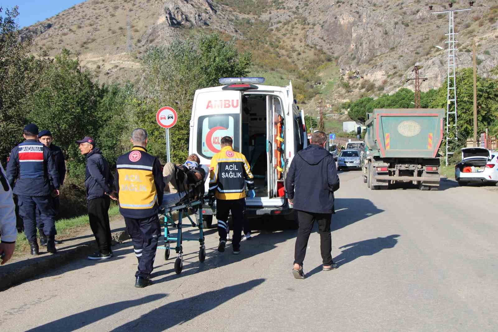 amasyada-minibus-dereye-uctu-9-yarali
