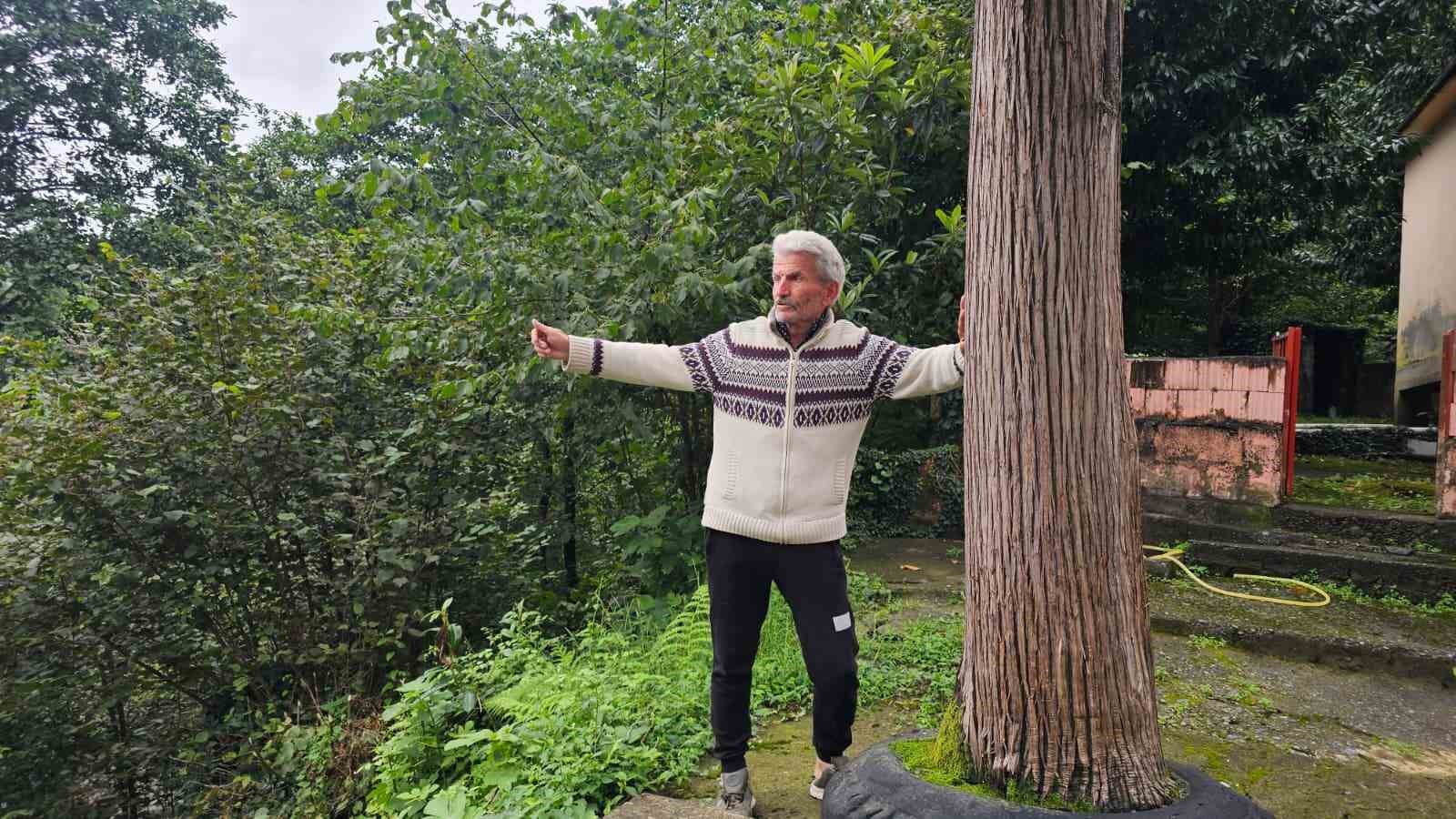 artvinde-iki-katli-evin-altindan-cikan-su-gorenleri-saskina-ceviriyor