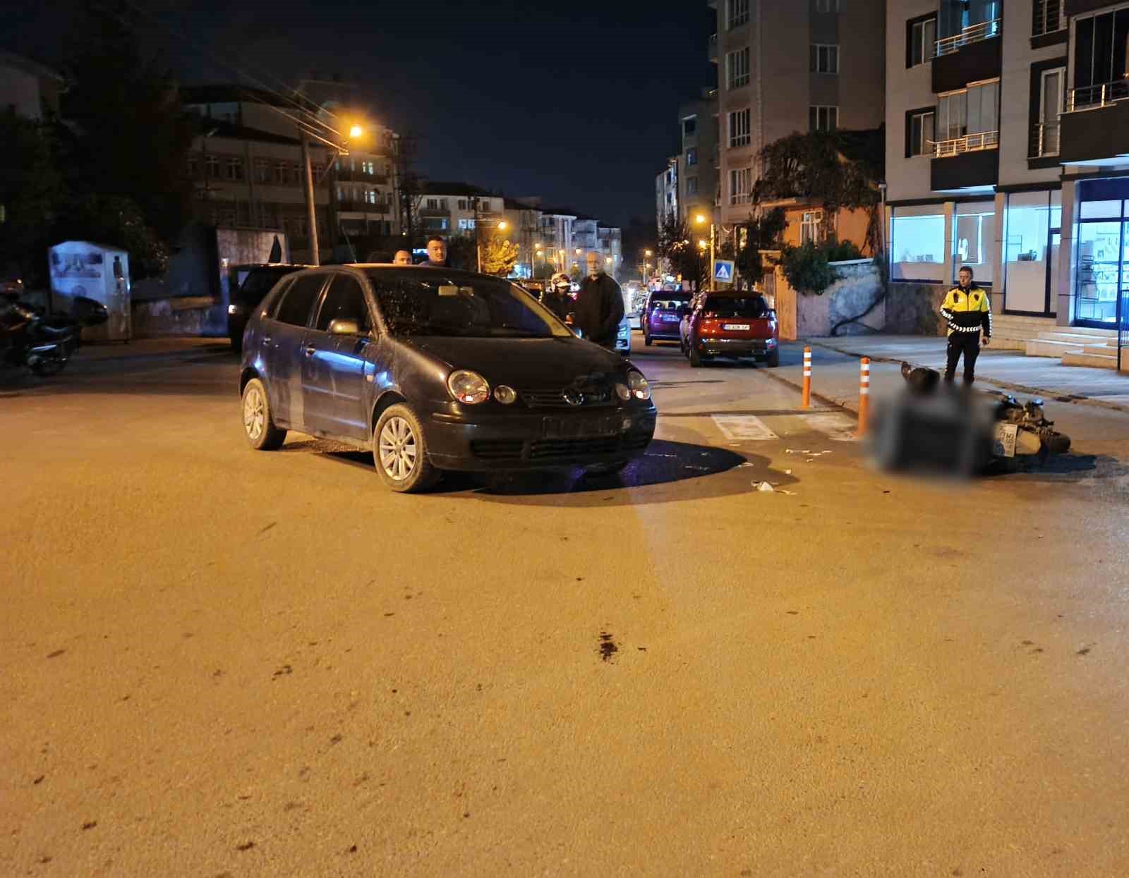 bafrada-otomobilin-carptigi-kurye-yaralandi