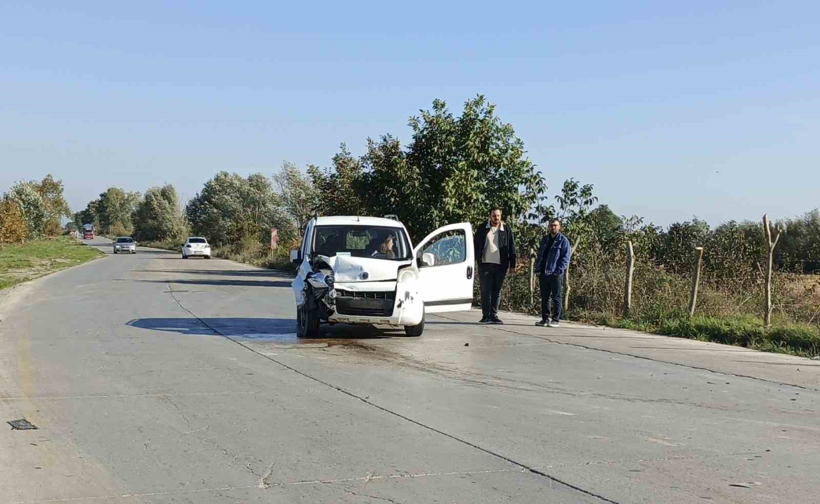 bafrada-trafik-kazasi-3-yarali