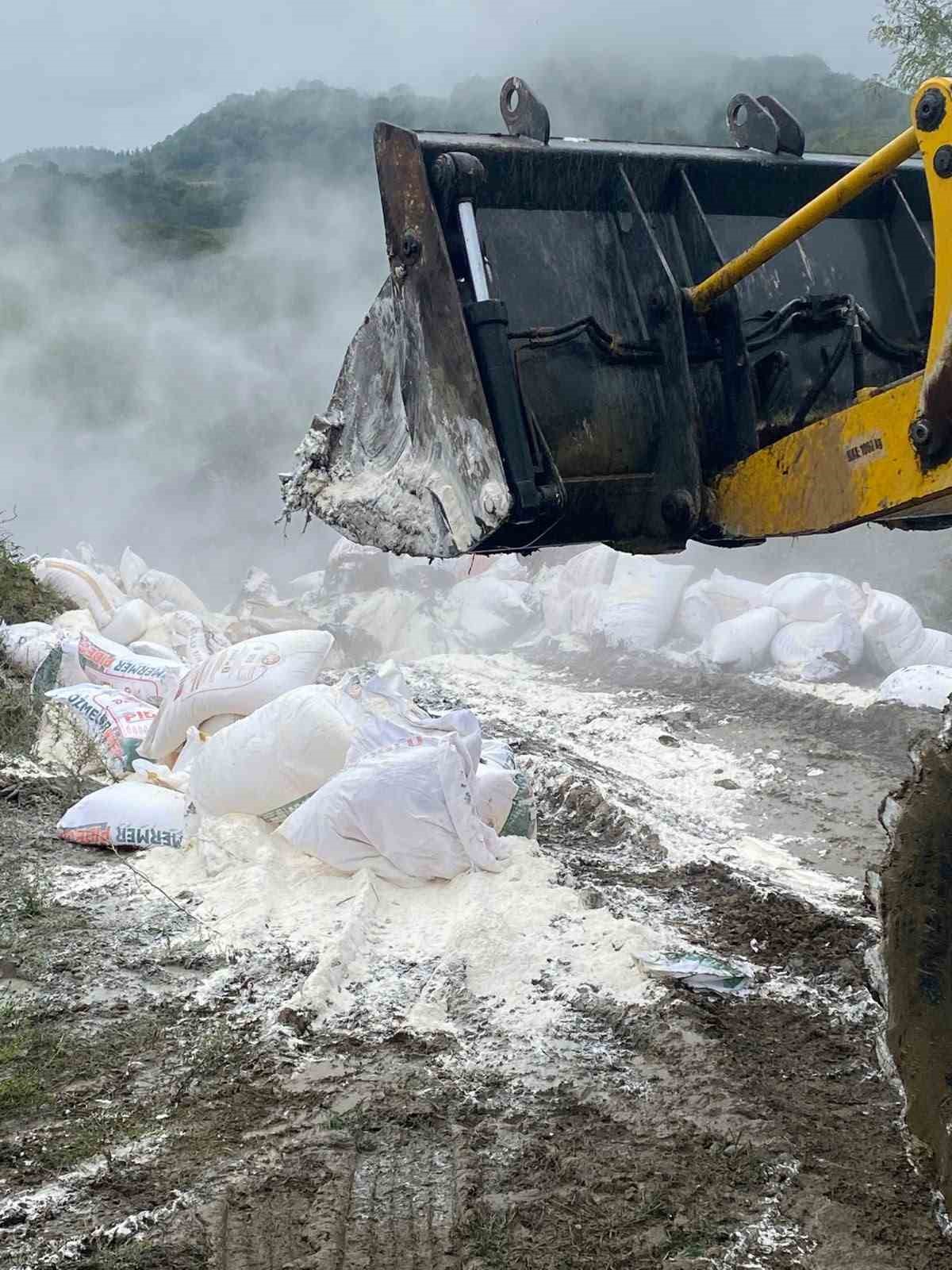 bartinda-75-ton-boceklenmis-ve-tarihi-gecmis-un-ele-gecirildi