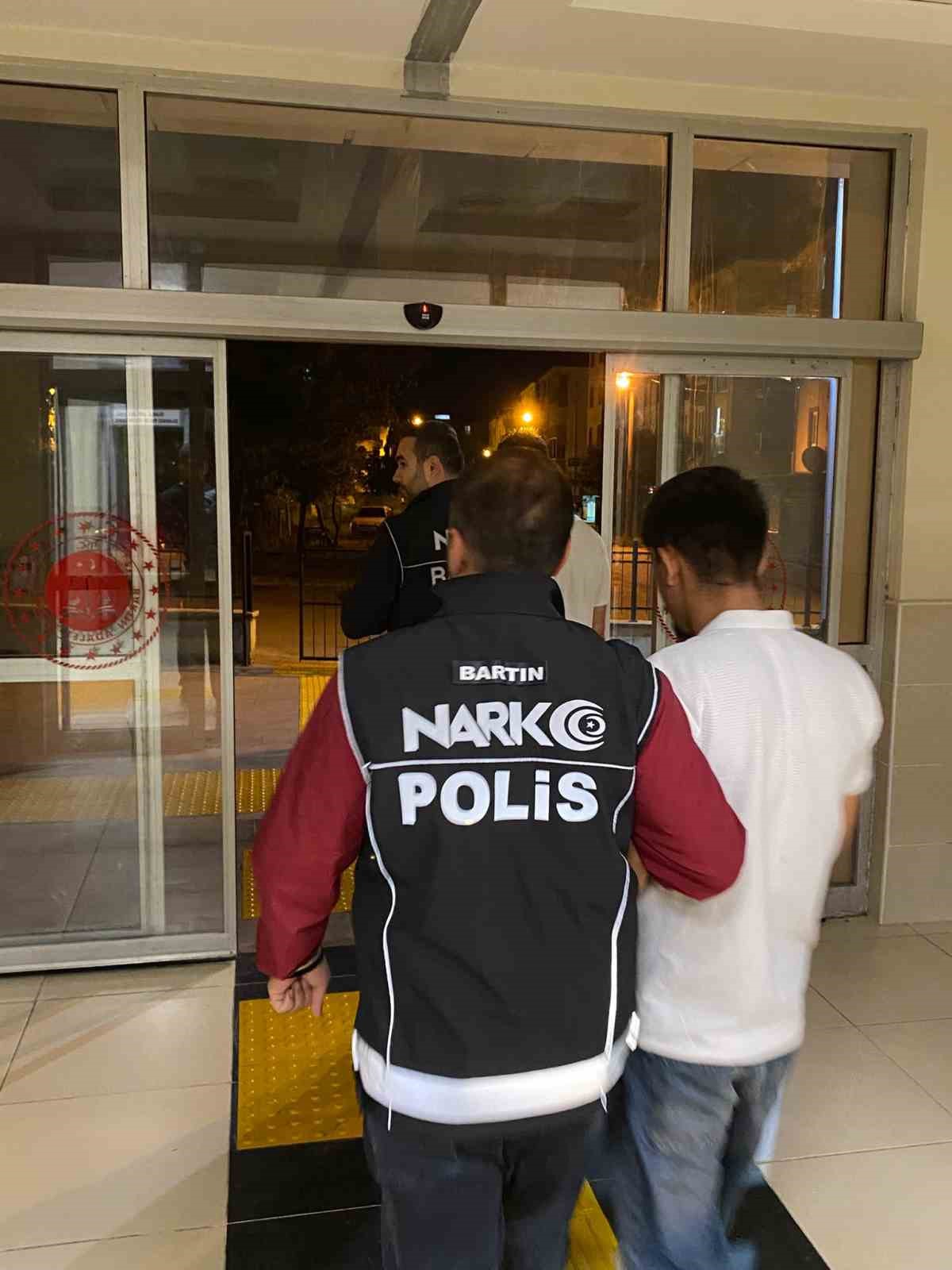 bartinda-uyusturucu-operasyonu-8-gozalti