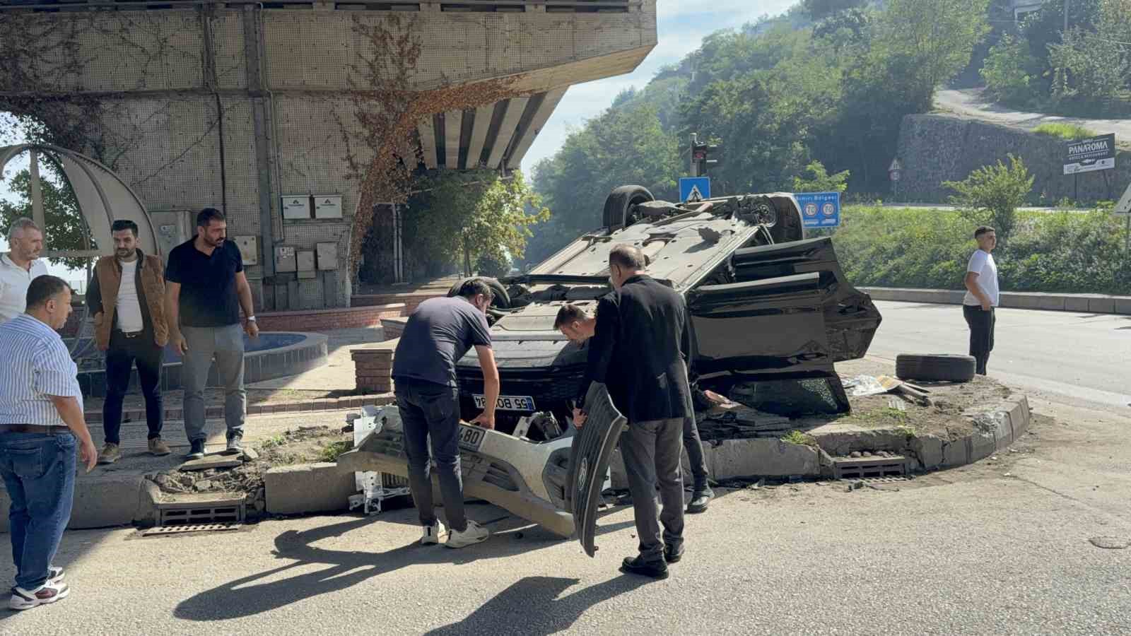 bir-saat-once-26-milyon-liraya-aldigi-otomobile-baska-arac-carpti-1-yarali