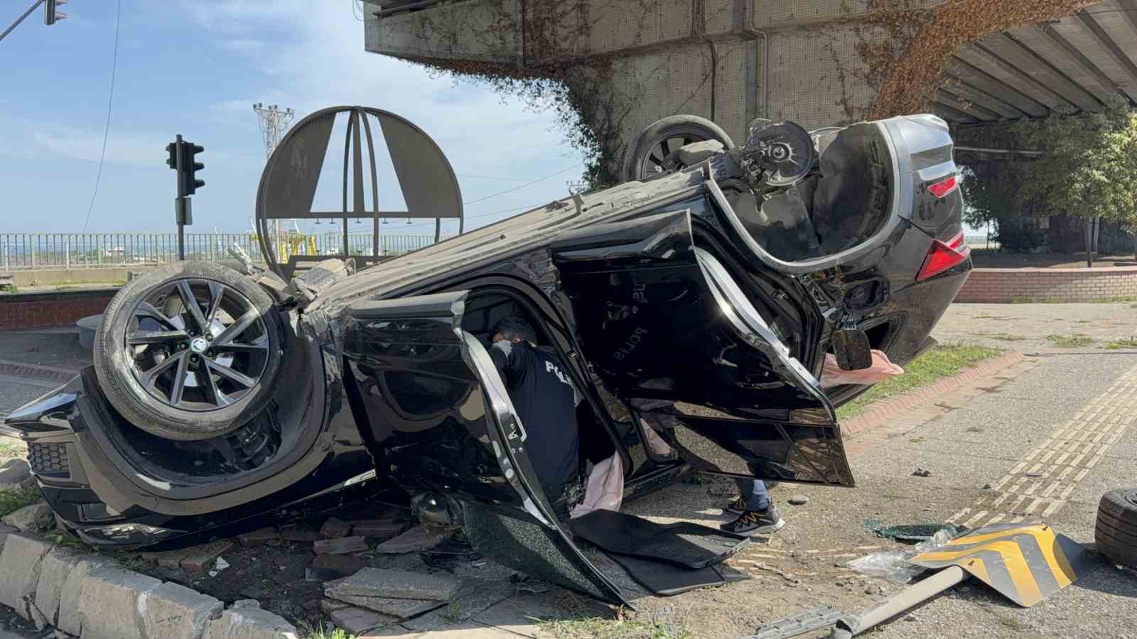 bir-saat-once-26-milyon-liraya-aldigi-otomobile-baska-arac-carpti-1-yarali