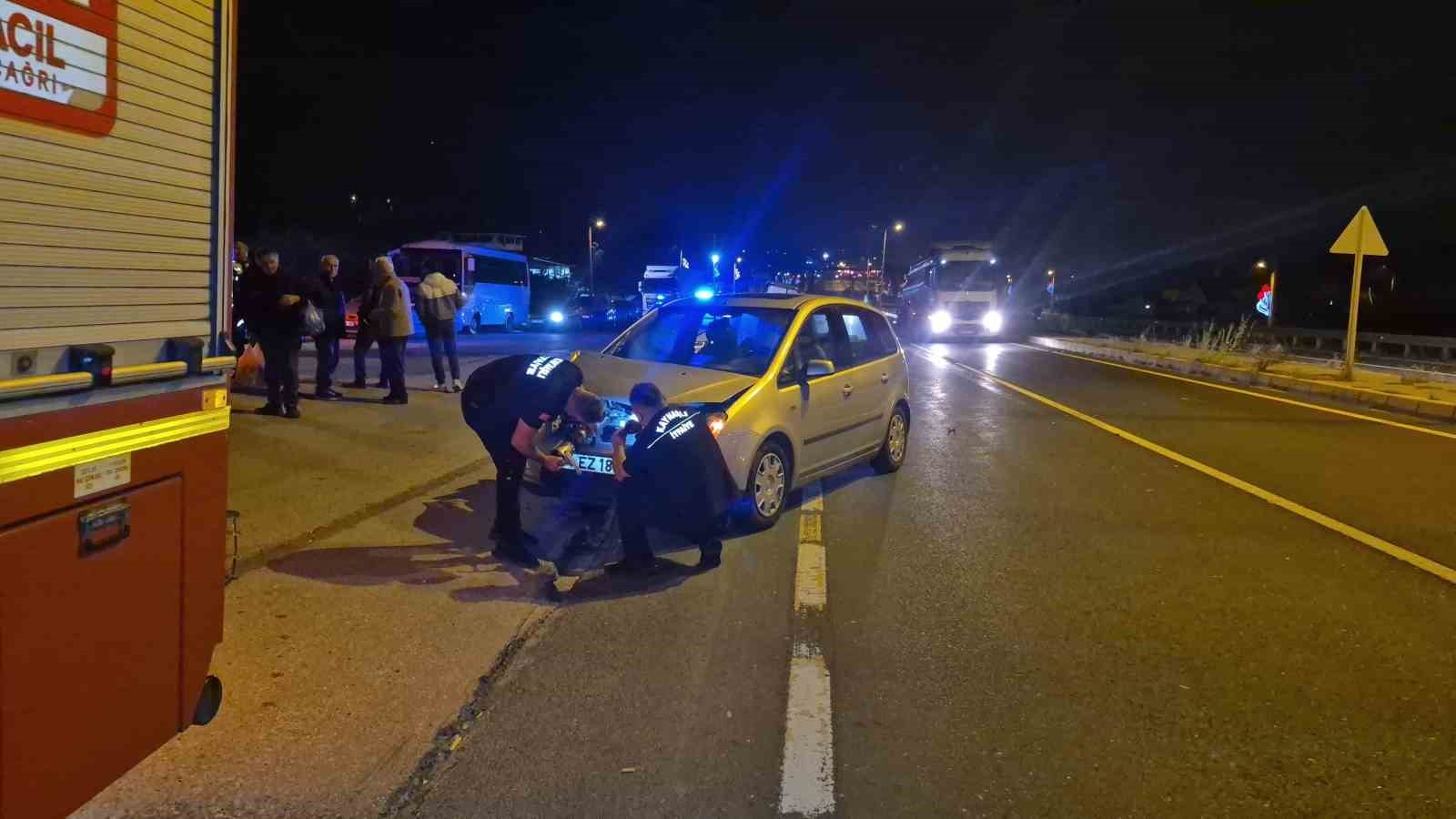 bolu-dagi-cikisinda-otomobil-ile-traktor-carpisti-2-yarali