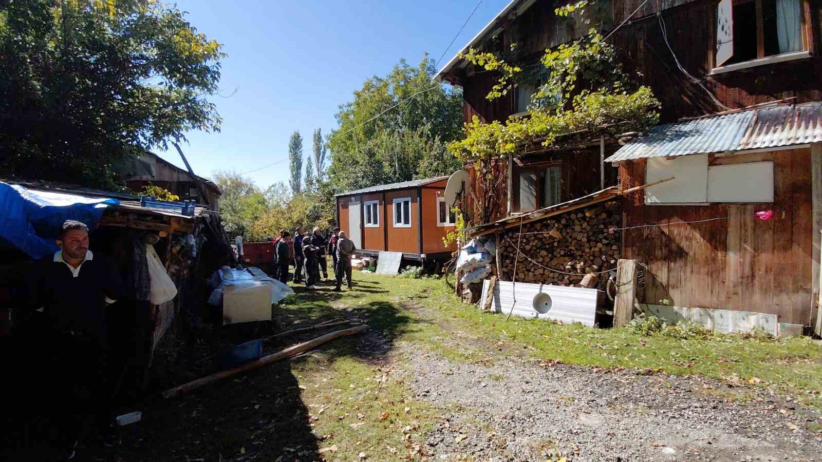 boluda-ahsap-evde-korkutan-yangin-koyluler-faciayi-onledi