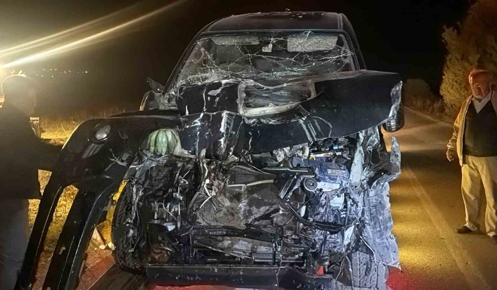 boluda-kabak-yuklu-traktor-pikapla-carpisti-4-yarali