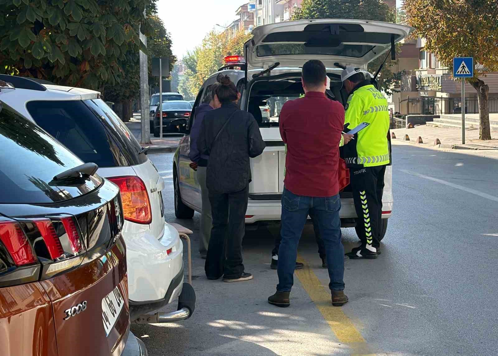 boluda-motosiklet-ile-otomobil-carpisti-1-yarali