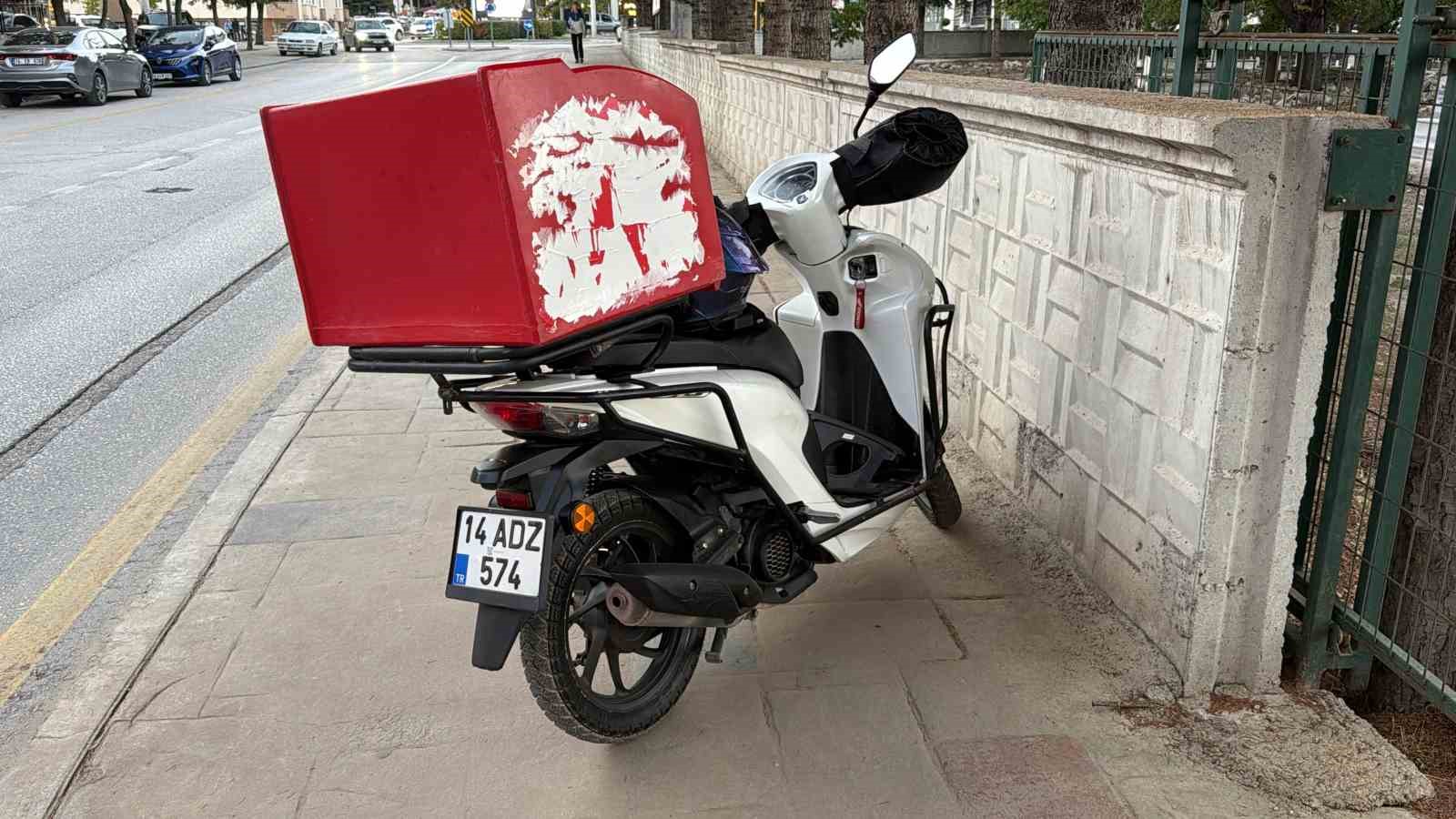 boluda-otomobille-carpisan-motosikletin-surucusu-yaralandi