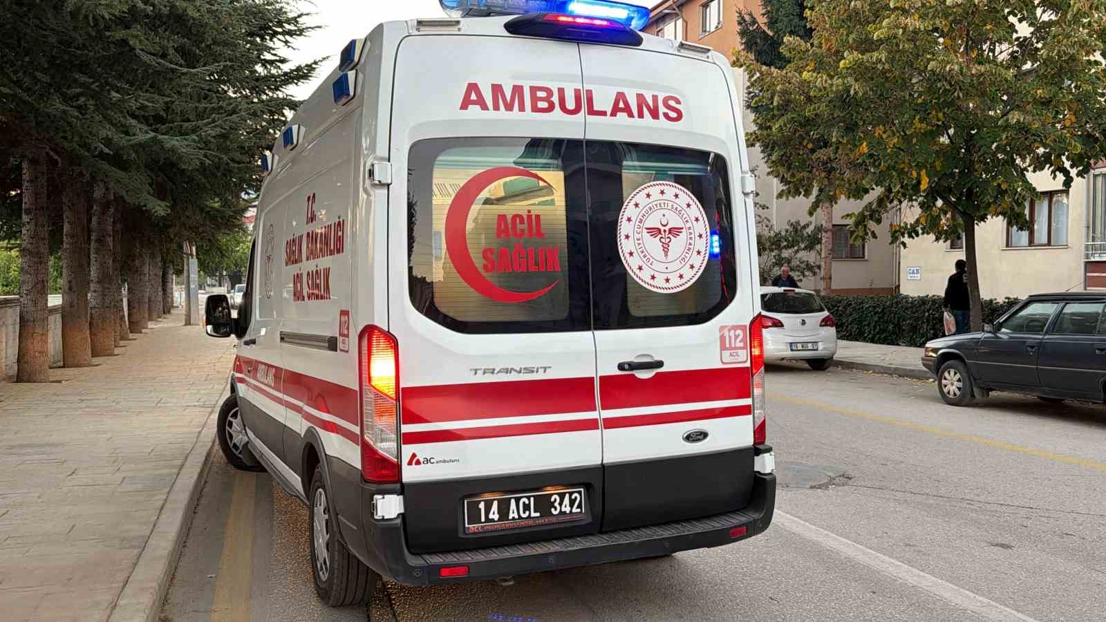 boluda-otomobille-carpisan-motosikletin-surucusu-yaralandi