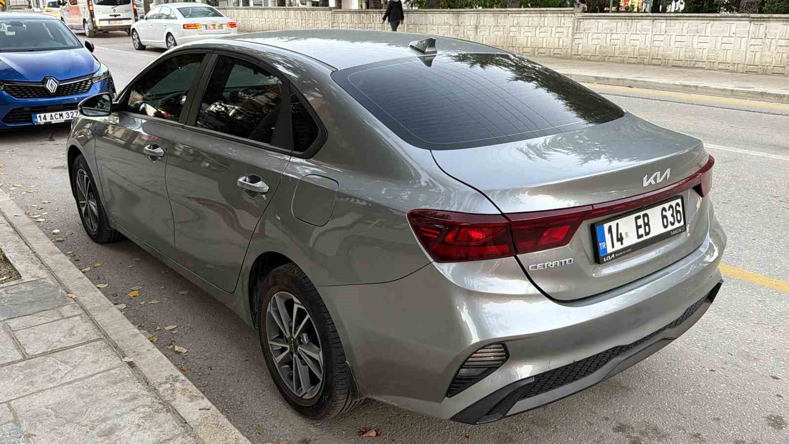 boluda-otomobille-carpisan-motosikletin-surucusu-yaralandi